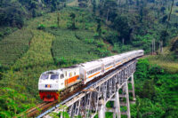 Presiden Prabowo Instruksikan PT KAI menambah jumlah gerbong.