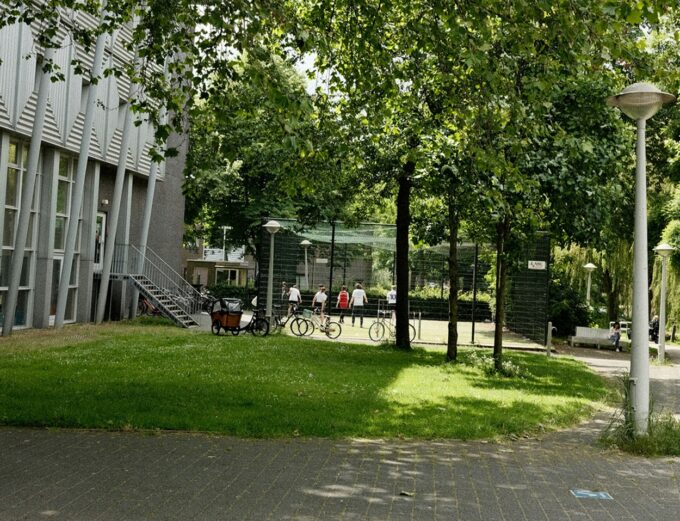 penembakan institusi pendidikan Oakland