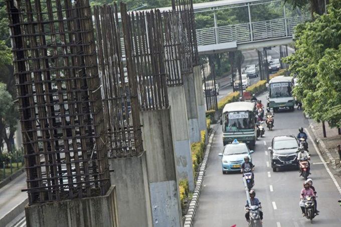 Pemprov DKI akan kucurkan APBD untuk bongkar tiang monorel yang mangkrak.