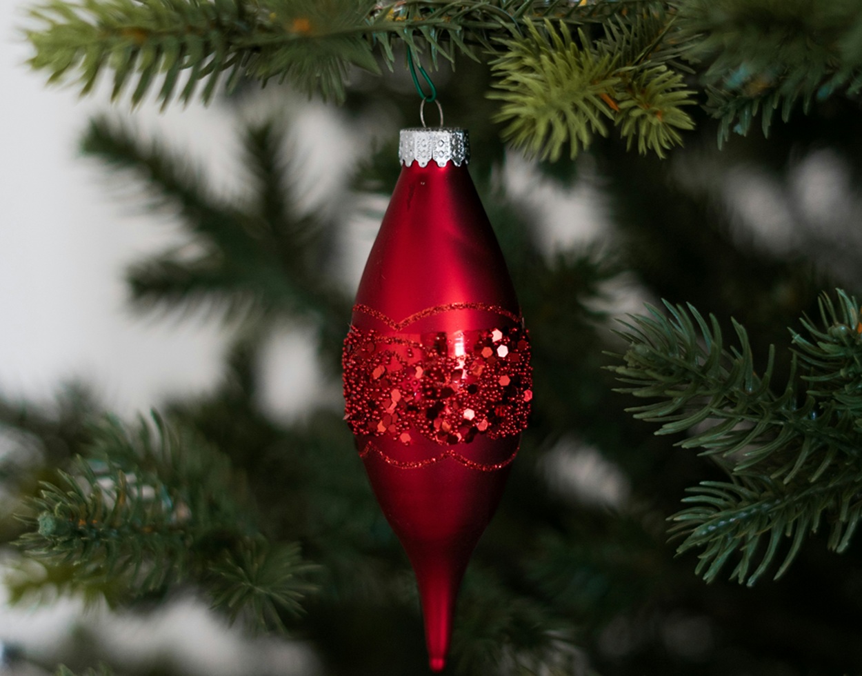 Natal Identik Warna Merah