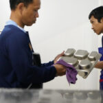 BGN tegaskan ompreng MBG harus berbahan stainless steel 304. Foto: BGN