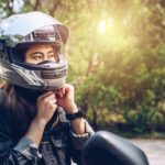 Penting untuk memilih helm yang tepat sebelum berkendara.