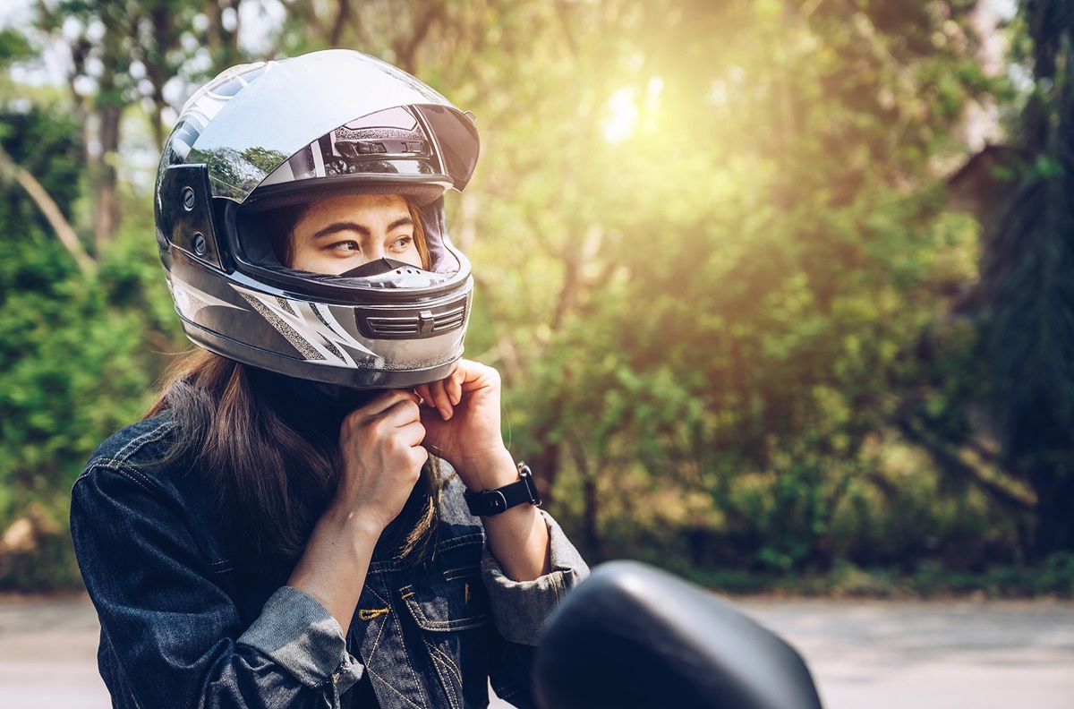 Penting untuk memilih helm yang tepat sebelum berkendara.