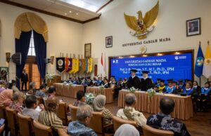 Pasutri Teknik Kimia UGM Dikukuhkan Jadi Guru Besar Bersamaan--UGM