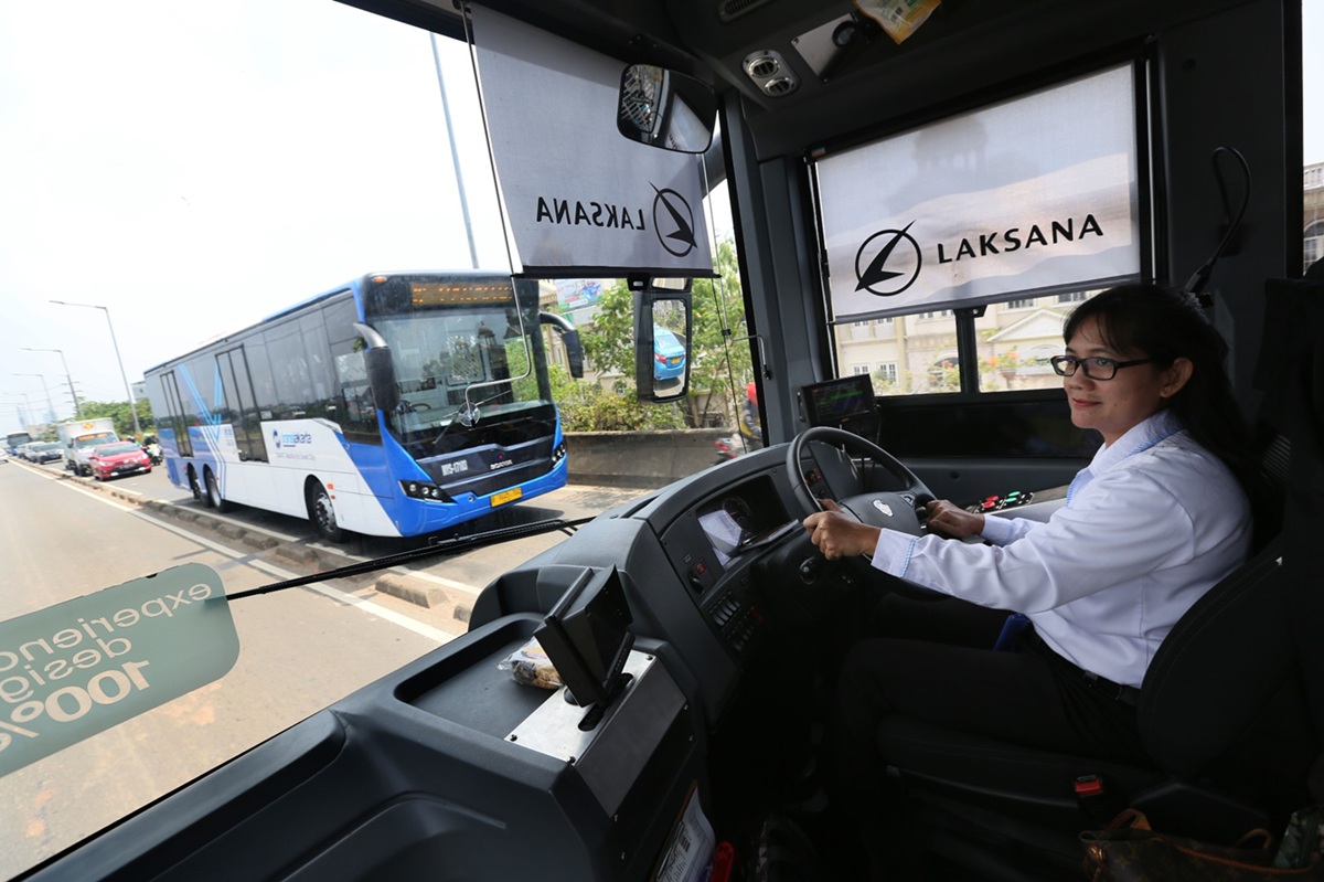 Pemprov DKI targetkan 10 persen pengemudi Transjakarta kaum perempuan. Foto: MI
