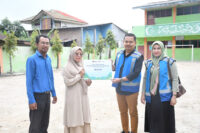 Perkuat Komitmen Keberlanjutan, JNT Salurkan Bantuan Sarana Pendidikan dan Ibadah di Sekitar Ruas Tol Belmera