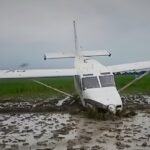 Pesawat Cessna Jatuh 'Nyungsep' di Sawah Karawang, 5 Penumpang Selamat