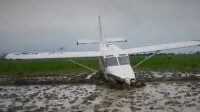 Pesawat Cessna Jatuh 'Nyungsep' di Sawah Karawang, 5 Penumpang Selamat