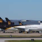 UPS dan FedEx mengandangkan armada pesawat kargo MD-11.
