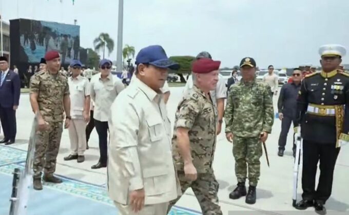 Prabowo Antar Raja Yordania Hingga Tangga Pesawat, Dikawal Jet Tempur F-16