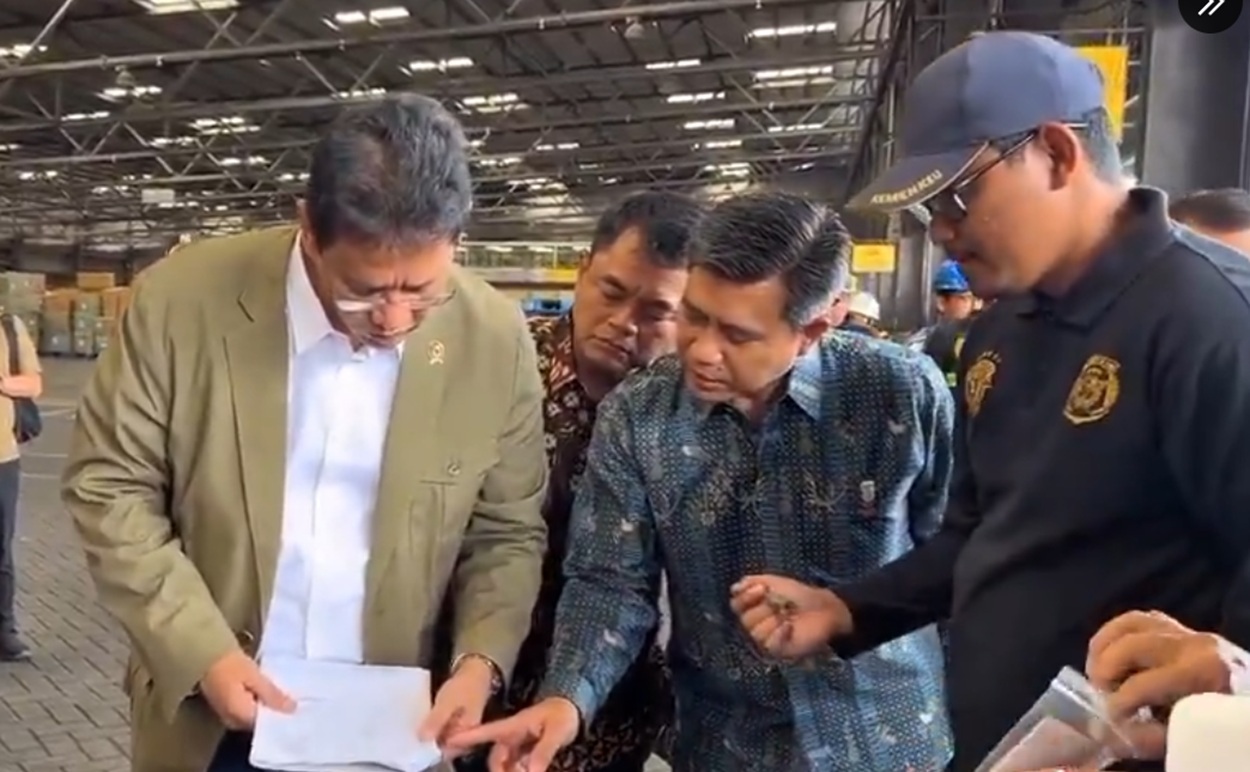 NEGARA RUGI! Purbaya Temukan Praktik Under Invoicing GILA di Tanjung Perak