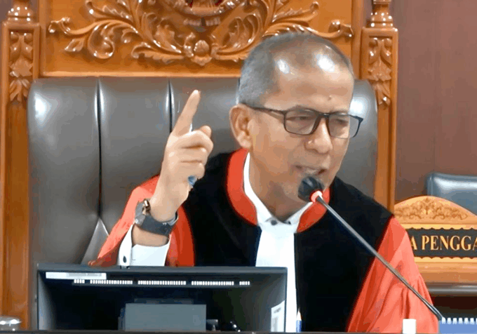 Keabsahan Ketua MK Suhartoyo