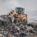Ada 700 ribu ton sampah menumpuk di Gaza. Foto: Anadolu
