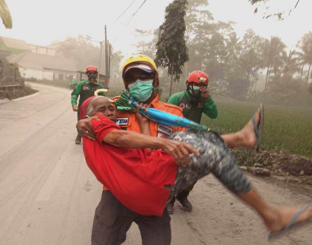 pasutri terluka awan panas