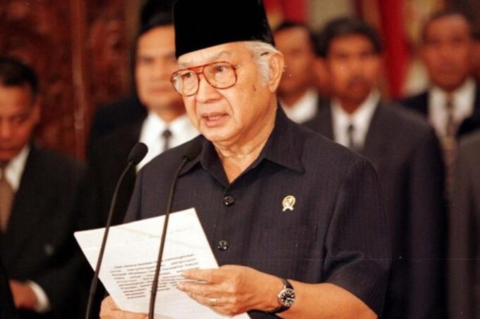 Komnas HAM tolak gelar pahlawan nasional bagi Presiden ke-2 RI Soeharto.