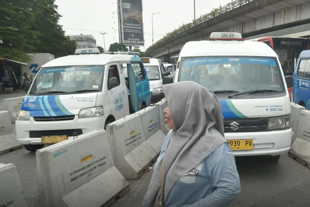 Masyarakat kerap mengeluhkan sopir JakLingko yang ugal-ugalan.
