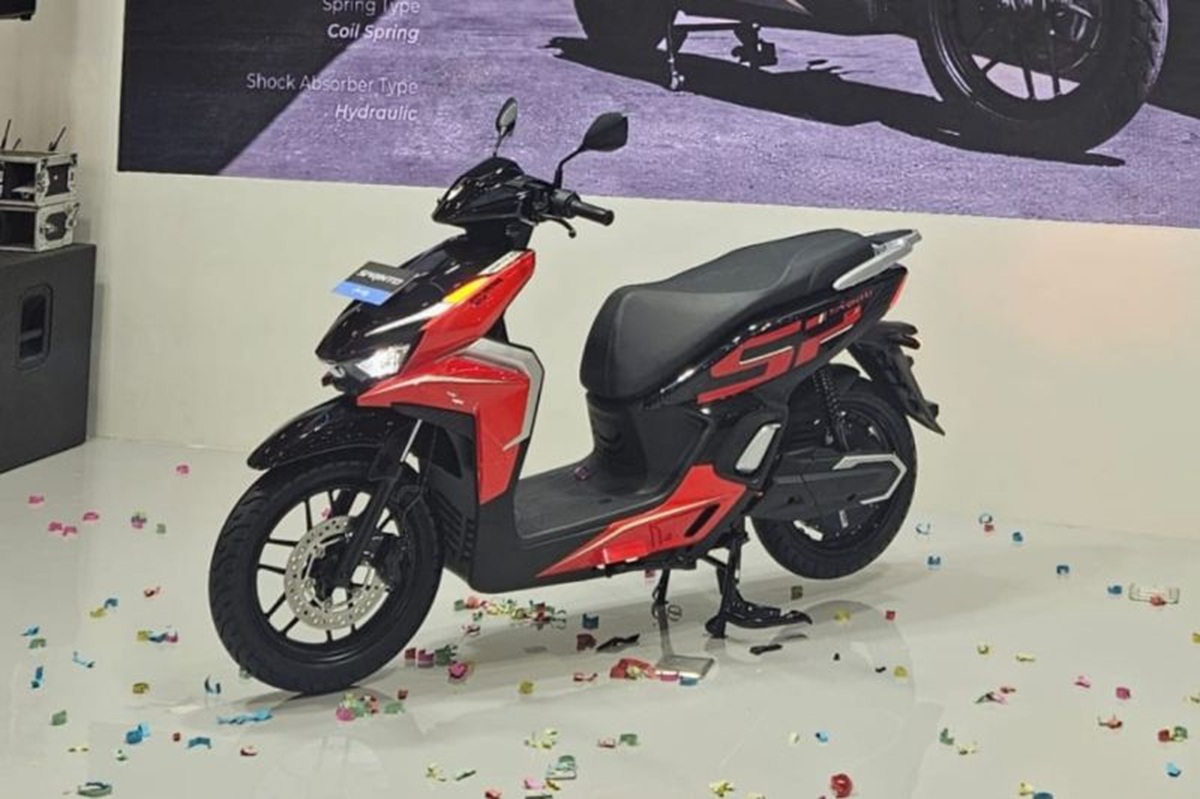 Indomobil luncurkan skuter listrik Sprinto pada pameran Gaikindo Jakarta Auto Week (GJAW) 2025.