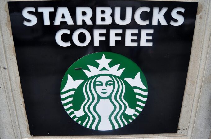 Starbucks jual sahamnya