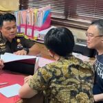 Terpidana Tony Budiman saat penyerahan tersangka dan barang bukti pengemplang pajak di Kejari Jakarta Pusat pada 2023 lalu.