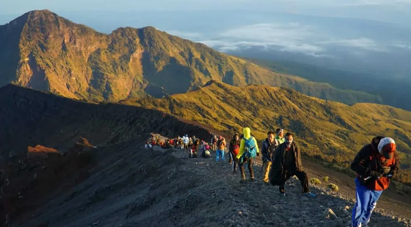 Tiket Gunung Rinjani Naik Mulai 3 November.