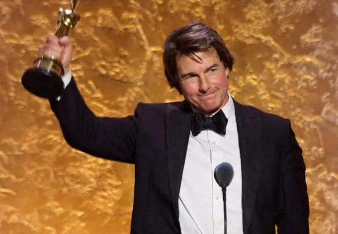 Tom Cruise Raih Oscar