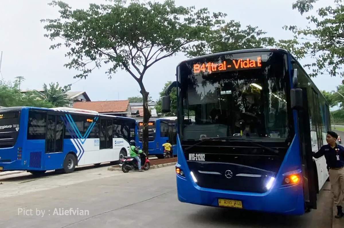 Belum ada pembahasan antara Pemprov DKI dengan DPRD soal rencana kenaikan tarif Transjakarta.