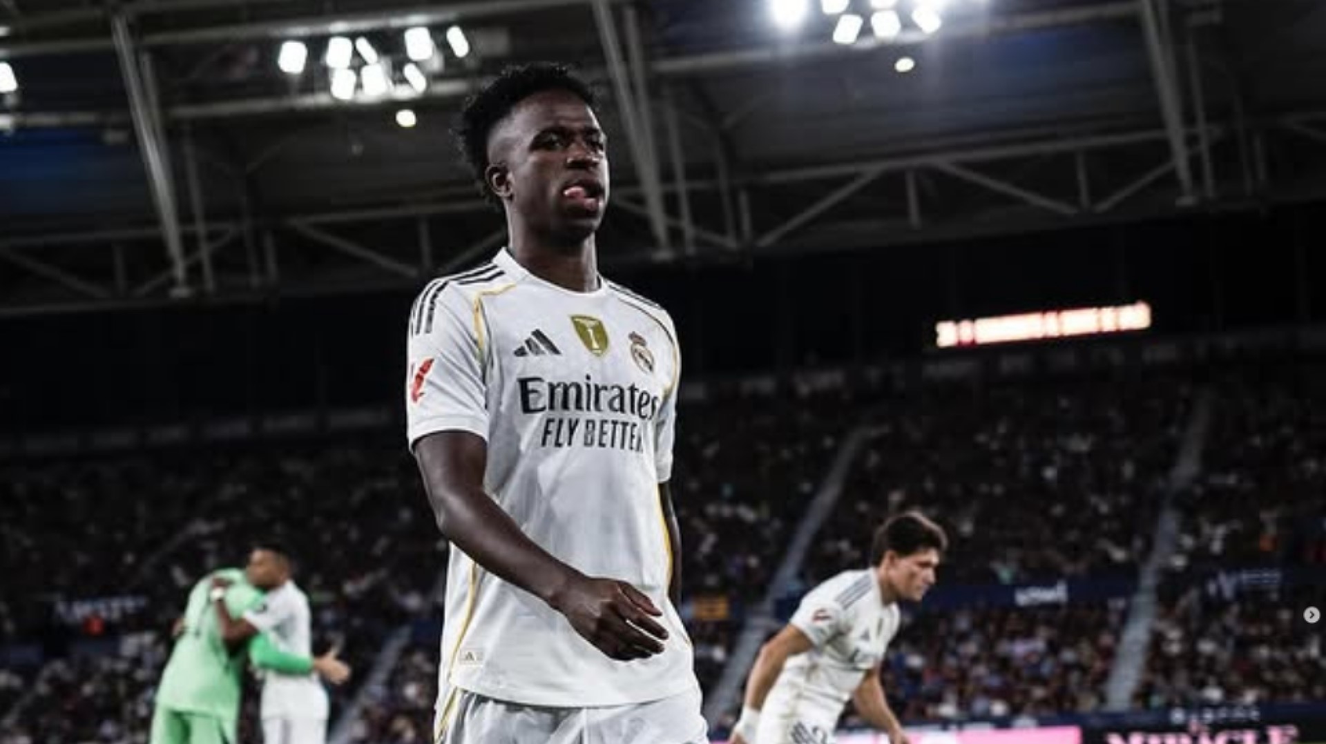 Vinicius Ogah Perpanjang Kontrak