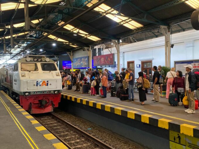 Tiket Kereta Libur Natal