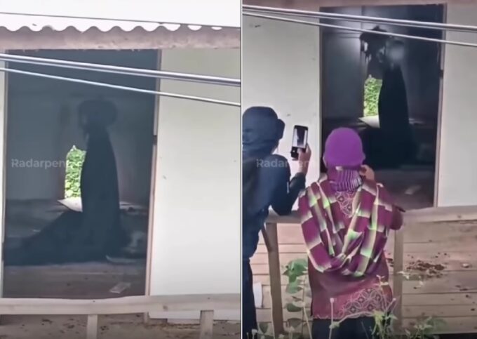 Mayat wanita tergantung