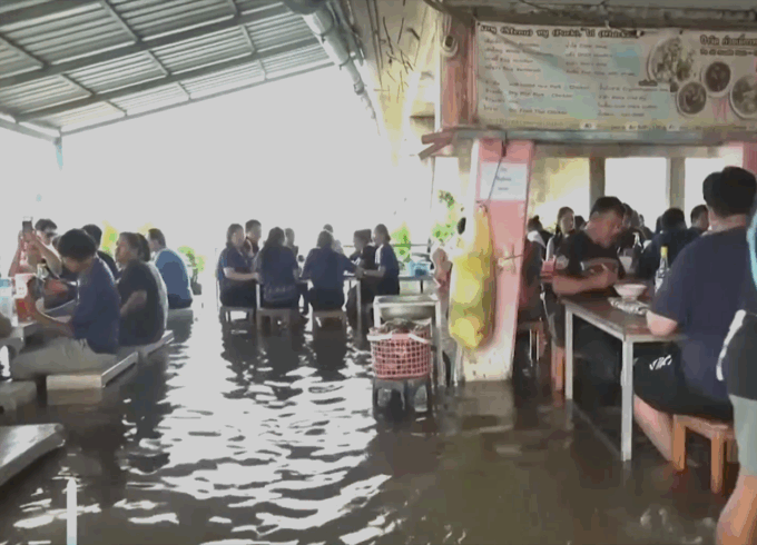 Restoran Thailand banjir