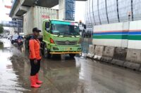 Warga Jakarta diminta waspada datangnya banjir rob. Foto: Berita Jakarta