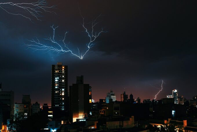 Waspada hujan petir Jakarta