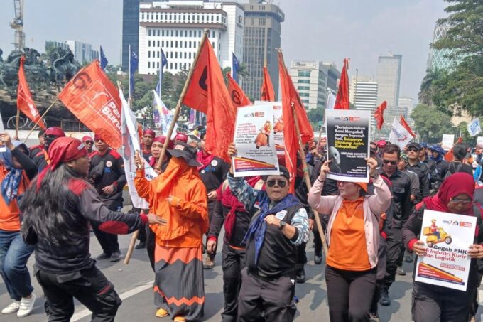 Buruh akan menggelar demo besar pada akhir tahun.