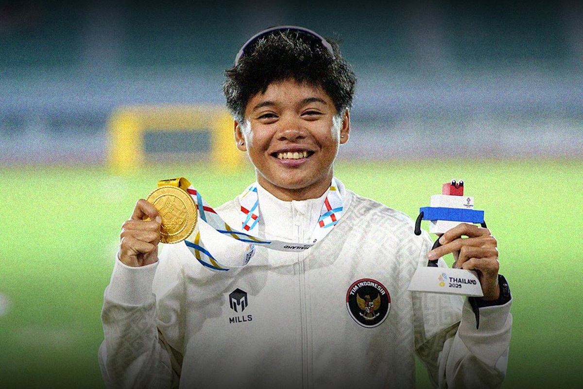 Pelari gawang putri Indonesia, Dina Aulia meraih medali emas di SEA Games Thailand 2025.