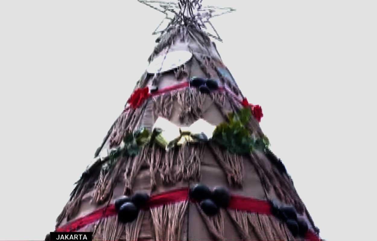 Pohon Natal Katedral Jakarta