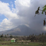 Gunung Lewotobi Laki-laki.