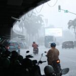 Hujan deras diprediksi akan guyur Jakarta besok.