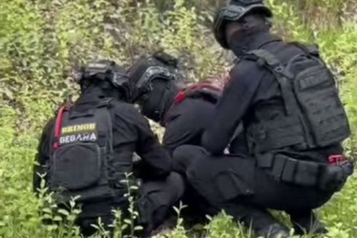 Aparat musnahkan benda diduga granat di Madiun. Foto: Humas Polres Madiun Kota