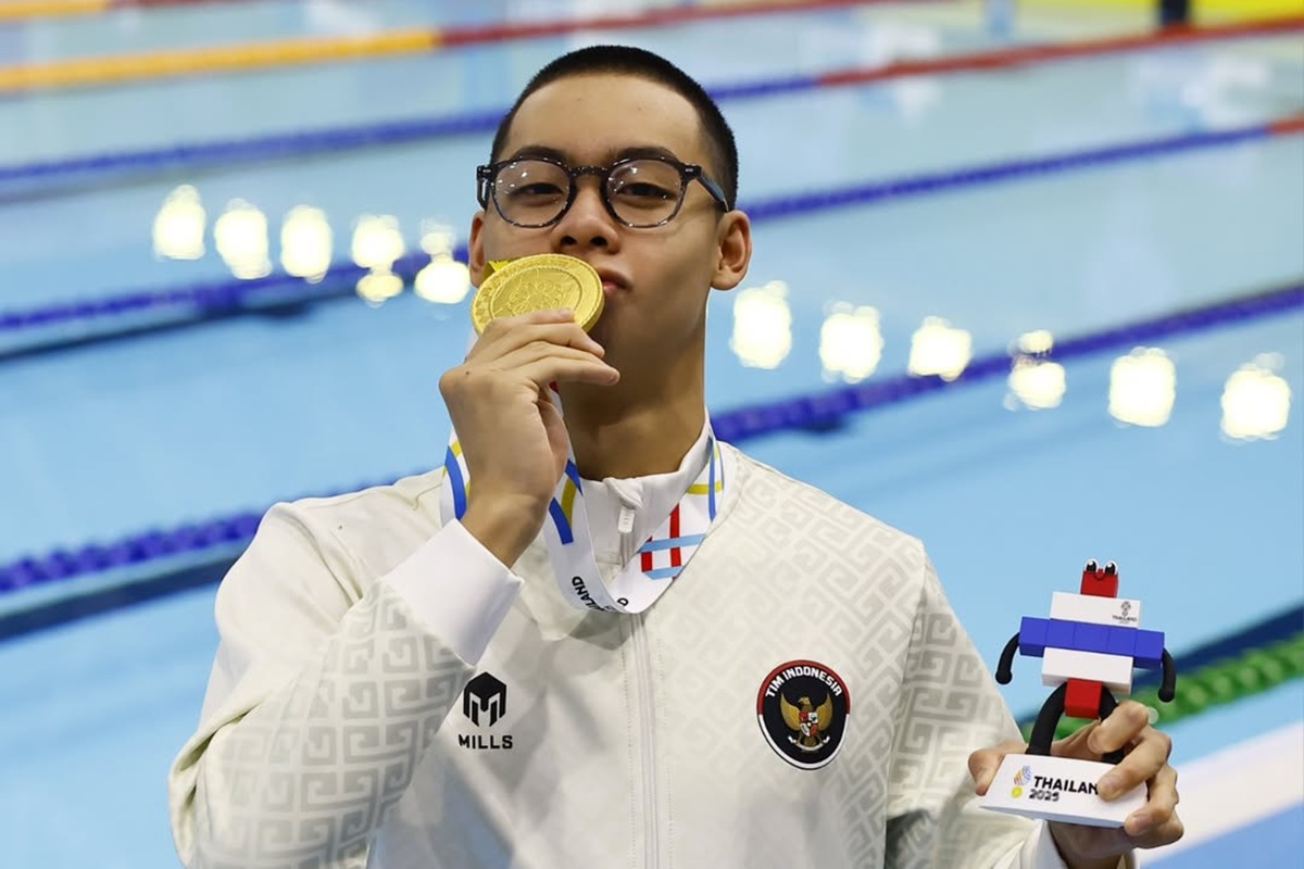Perenang muda Indonesia, Jason Donovan Yusuf meraih medali emas di SEA Games 2025.
