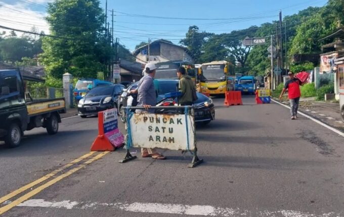 Joki Jalur Puncak Dilarang Pungut Uang dari Wisatawan