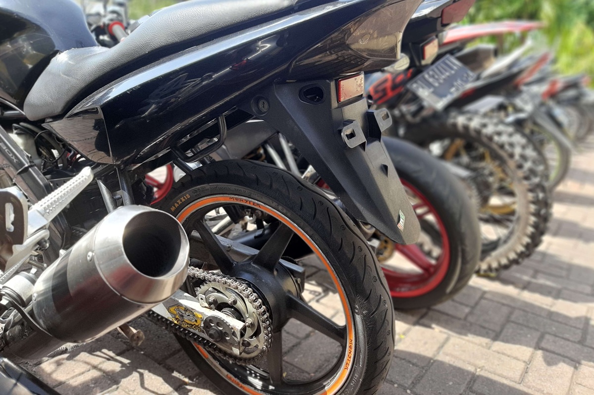 Penggunaan knalpol brong dilarang saat perayaan malam tahun baru.