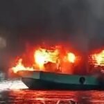 Sebuah kapal penangkap ikan terbakar di Pelabuhan Muara Baru.