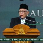 Kritik Pedas Gus Kikin di Haul Gus Dur