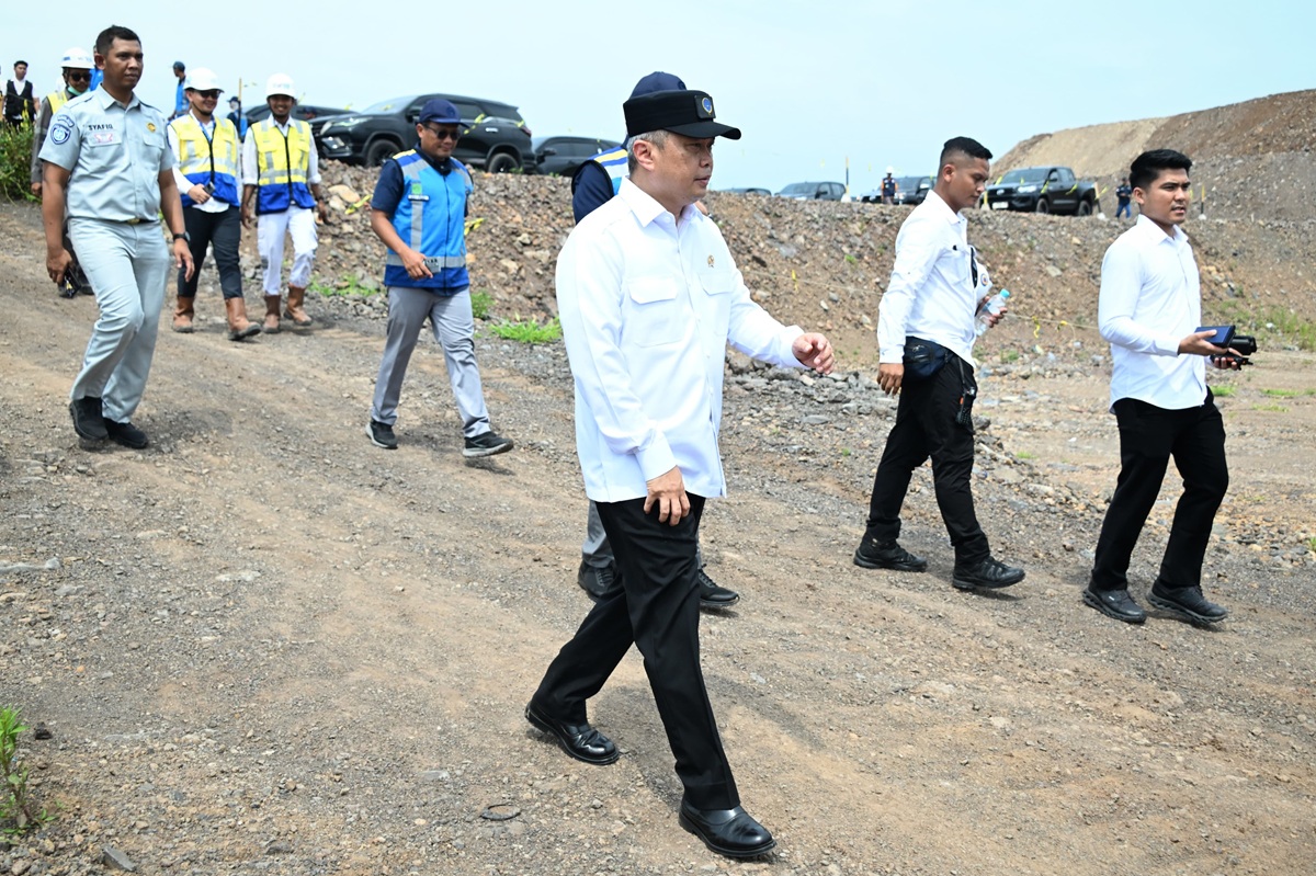 Menhub Dudy menyusuri jalur darat dari Surabaya hingga Banyuwangi.