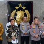 Menteri Kehutanan (Menhut), Raja Juli Antoni, mengumumkan akan mencabut 20 izin Perizinan Berusaha Pemanfaatan Hutan (PBPH)