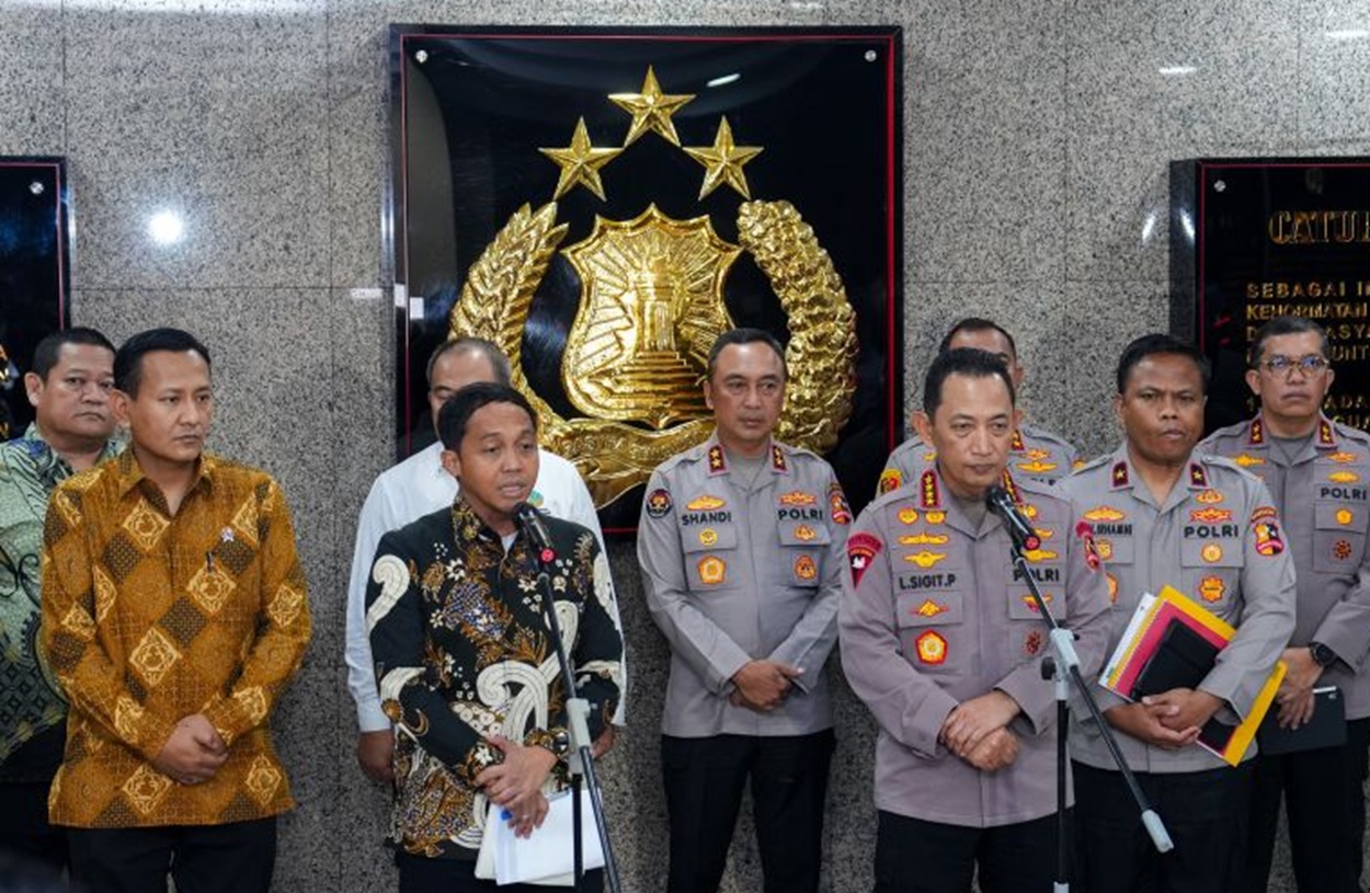 Menteri Kehutanan (Menhut), Raja Juli Antoni, mengumumkan akan mencabut 20 izin Perizinan Berusaha Pemanfaatan Hutan (PBPH)