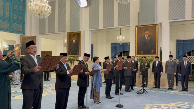 PRABOWO LANTIK 7 'GARDA KEADILAN'! Mantan Ketua Bawaslu Jadi Anggota Komisi Yudisial