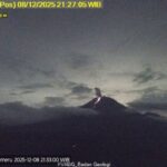 Gunung Semeru kembali erupsi dengan tinggi letusan mencapai 1.000 meter. Foto: PVMBG