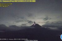Gunung Semeru kembali erupsi dengan tinggi letusan mencapai 1.000 meter. Foto: PVMBG