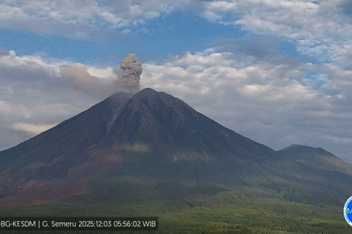 Gunung Semeru mengalami 16 kali erupsi. Foto: PVMBG